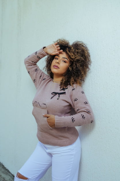 Blusa Mousse Gato Com Ilhós e Bolso