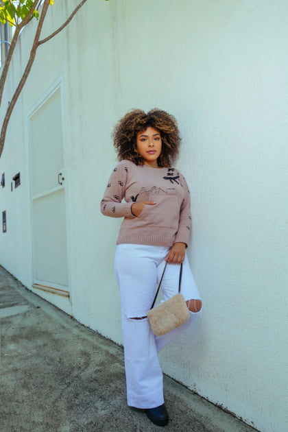 Blusa Mousse Gato Com Ilhós e Bolso